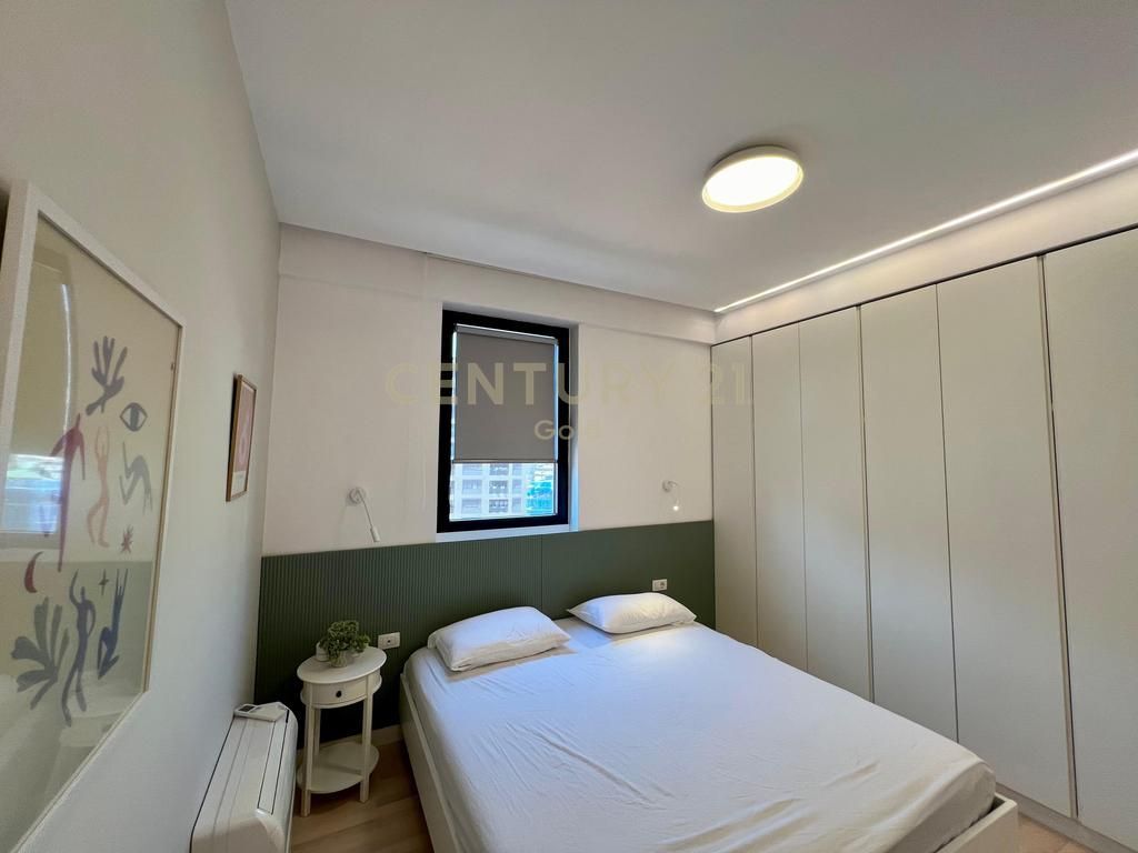 JAPIM ME QIRA APARTAMENT 2+1+2 + POST PARKIMI TEK RR.BARRIKADAVE!!