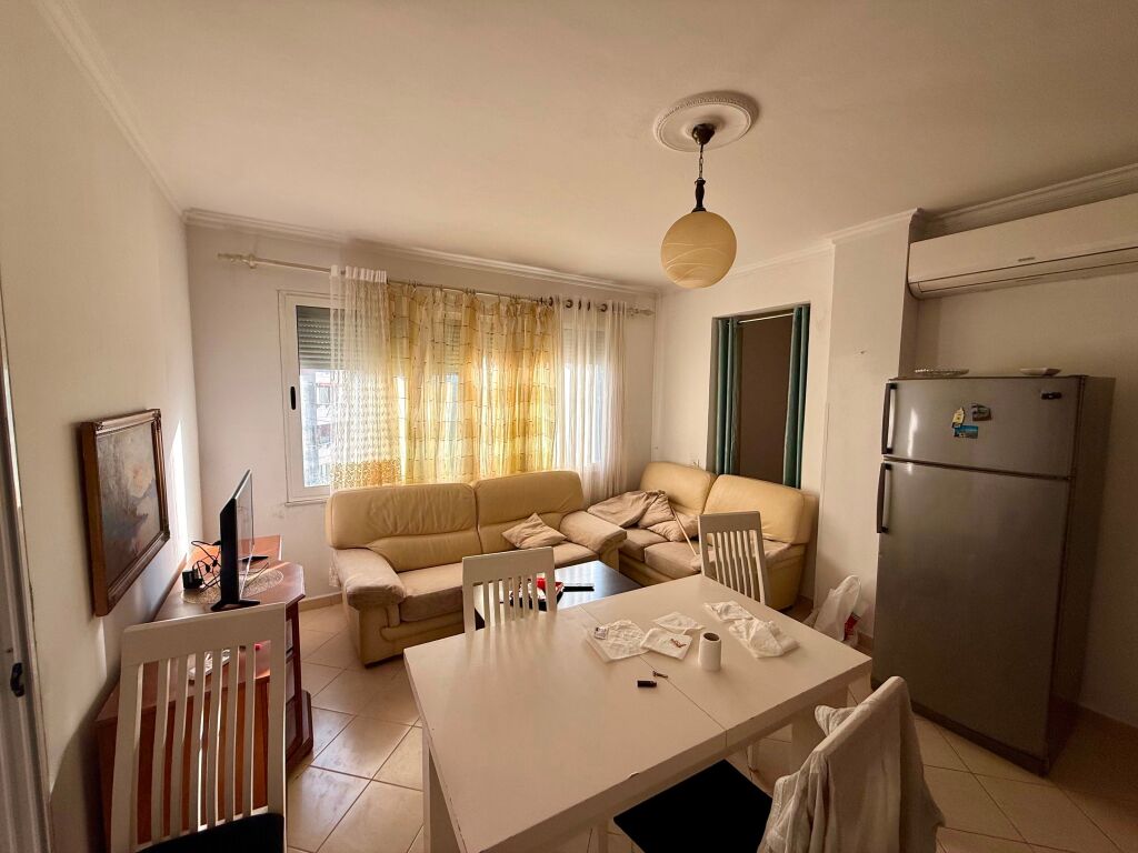 📣 AFFITTO Appartamento 2+1 con Balcone 📍 Via Teleferik, Vicino al Market Aldi ✨  💶 Prezzo 40.000 Leke/Mese