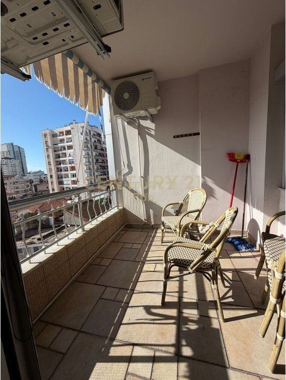 APPARTAMENTO 2+1 IN VENDITA VICINO AL MUNICIPIO, DURAZZO !