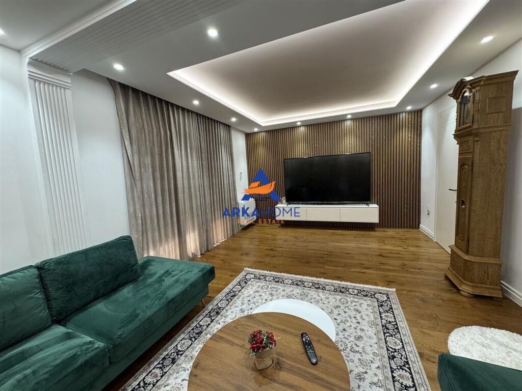 JEPET VILE ME QERA 220M2 "LAKNAS" 1500 EURO