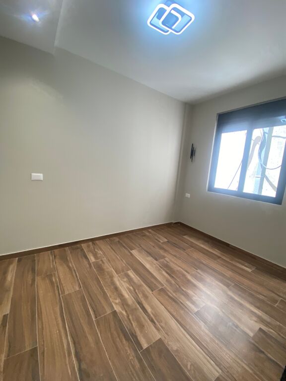 🏢 LOCALE COMMERCIALE IN VENDITA – 21 Dhjetori, vicino a Square 21