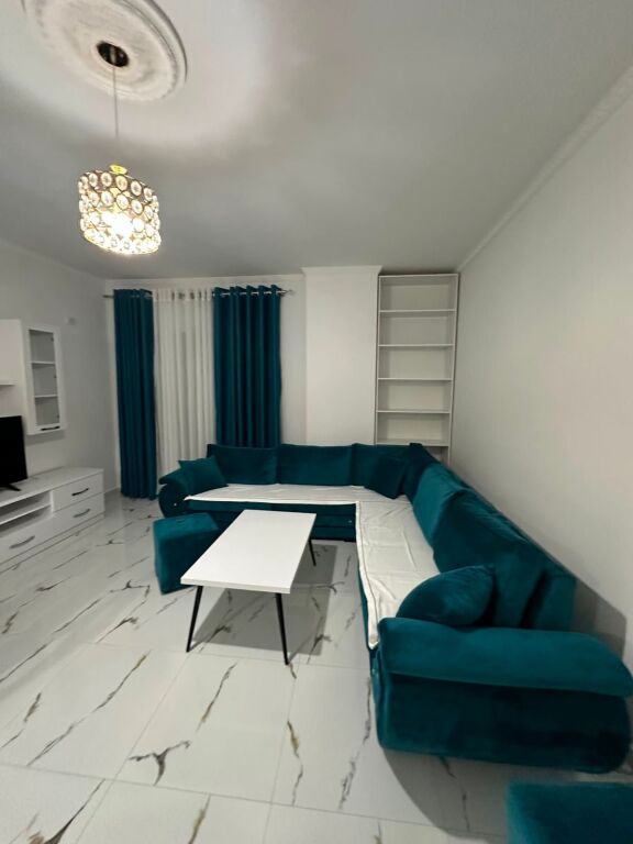 Jepet me qira 1+1 Vila L Astir 450 mije leke