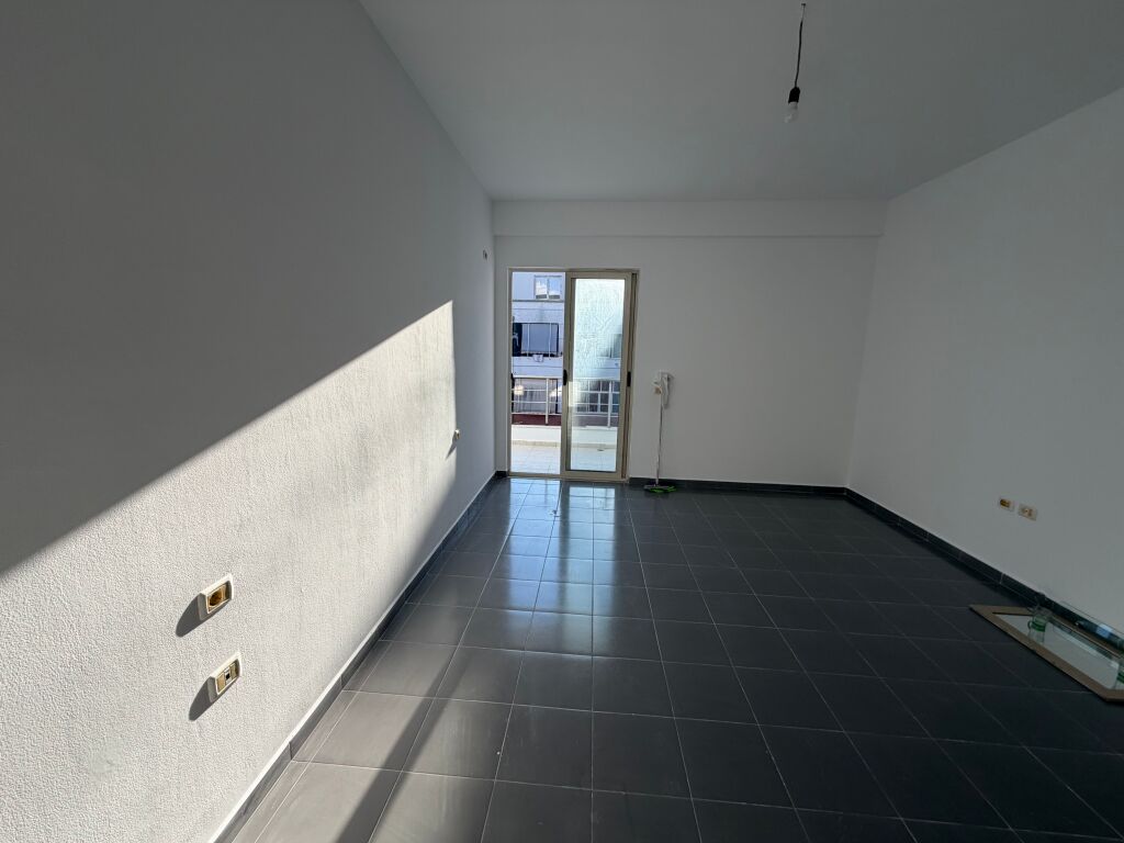 2+1, te uniku yzberisht, 165.000 leke