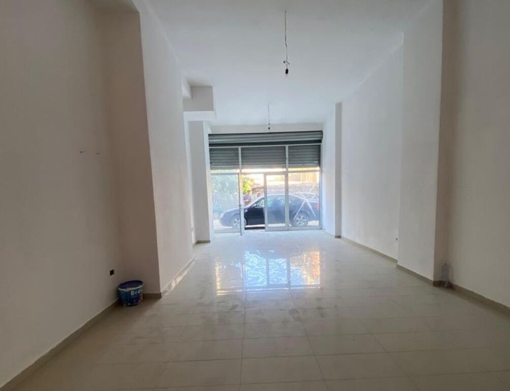 OCCASIONE ZONA 1450€ M2 VENDESI UNITA' COMMERCIALE A ASTIR