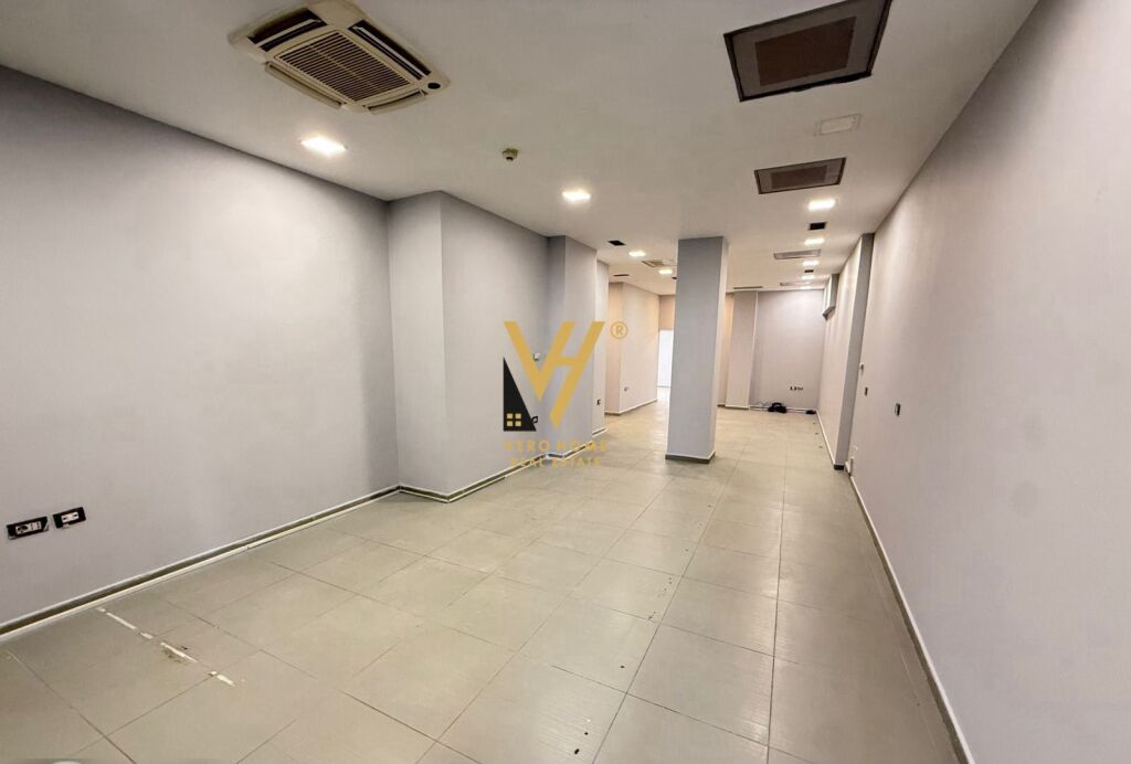 LOCALE COMMERCIALE IN VENDITA 253 M2 IN VIA KAVAJA 590.000 EURO