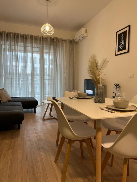 🏡 Affittasi 1+1 al Complesso Magnet, 21 Dhjetori  📍 5° piano, edificio nuovo con ascensore ✨ Arredato e con illuminazione naturale  💶 650 €/mese