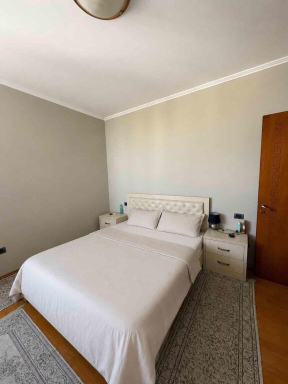 Jepet apartament me qera 1+1