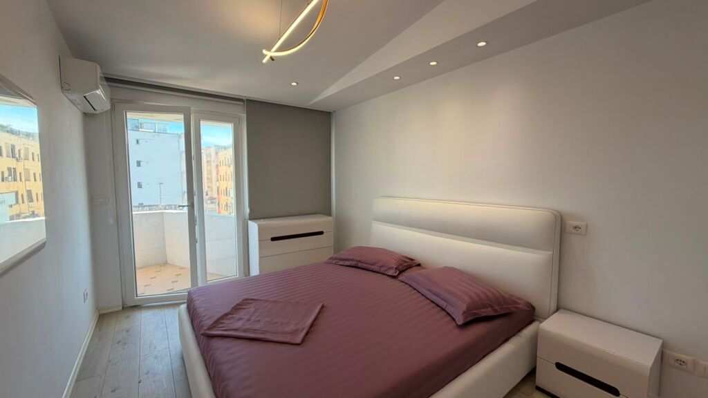 Modern 2+1 Apartment with Sea View – For Rent on the Beach, Durres