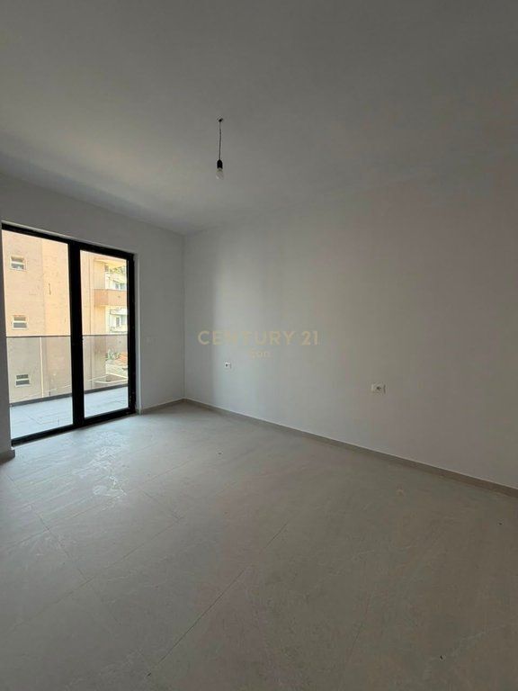 13 APPARTAMENTI 1+1 IN AFFITTO IN UNA RESIDENZA CON PISCINA, PER INVESTIMENTO A MALIN E ROBIT !! 3.450 € /Mese