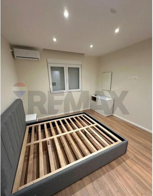 Ali Demi, Japim me Qira Apartament 2+1