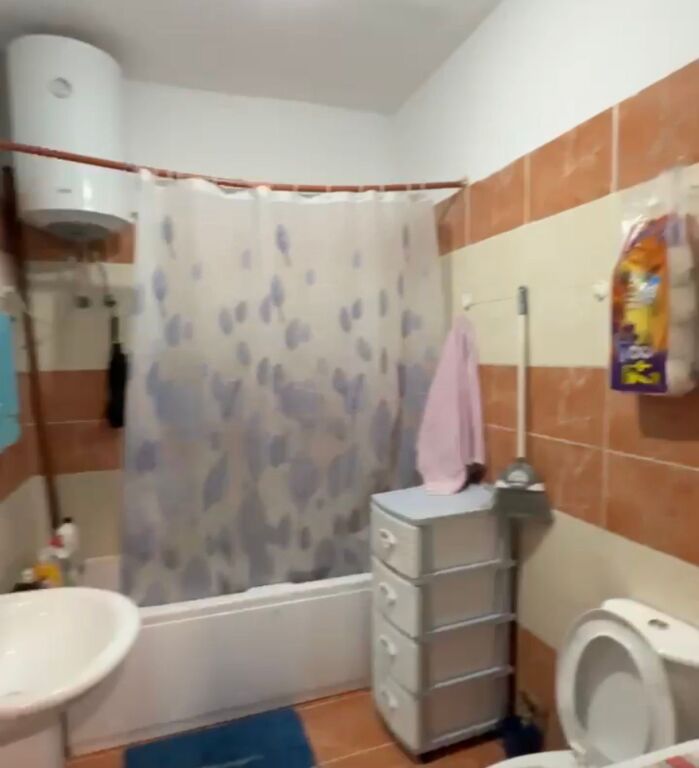 Apartment 1+1 for sale in Kamez!