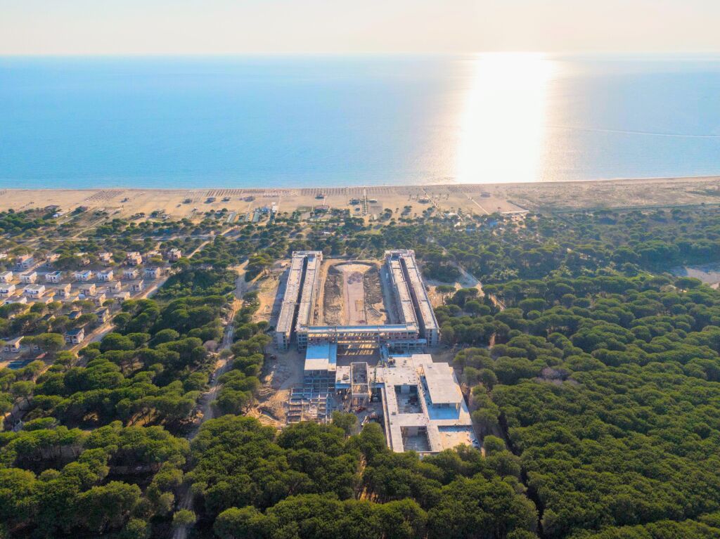 Shitet Apartament 2+1 + Oborr në San Pietro Resort – Gjiri i Lalzit!   290,000 €