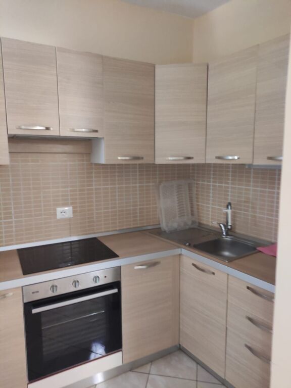 Jepet me qera apartament  1+1 Prane Shkolles  Jeromin De Rada