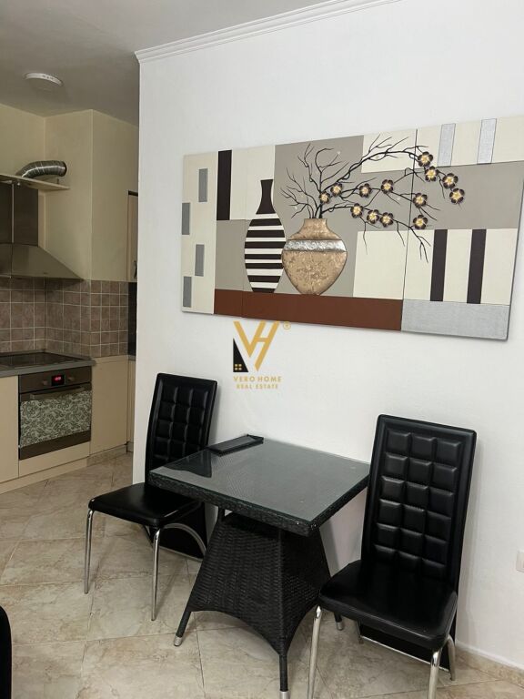 JEPET GARSONIERE 48 M2 ME QERA TE RRUGA E BARRIKADAVE 50.000 LEKE