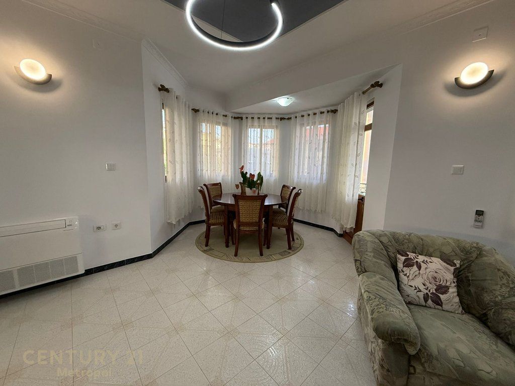 JEPET ME QIRA KAT VILE 2+1+POST PARKIMI, QYTET STUDENTI! 600 € /Muaj