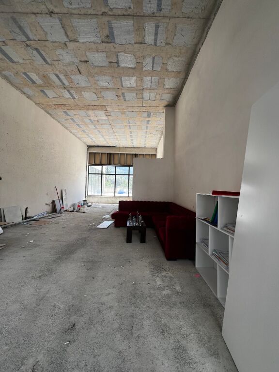 Business Premises / Studio for Rent in Vlora – Possibility to Create Duplex