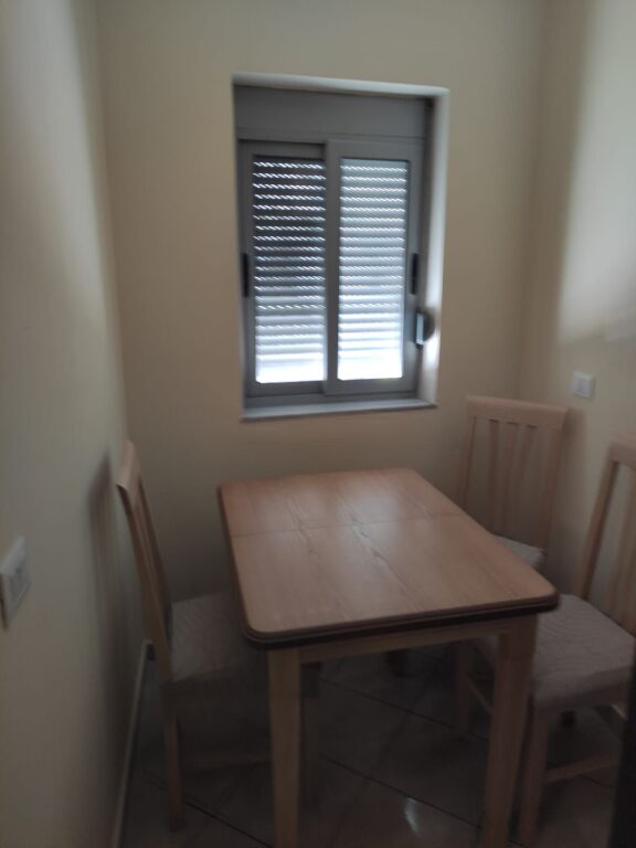 Jepet me qera apartament  1+1 Prane Shkolles  Jeromin De Rada