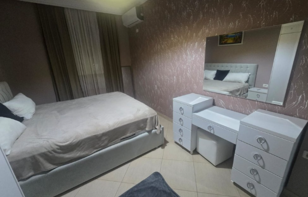 APARTAMENT 2+1 PRANE TELEFERIKUT-FRESK PER QERA