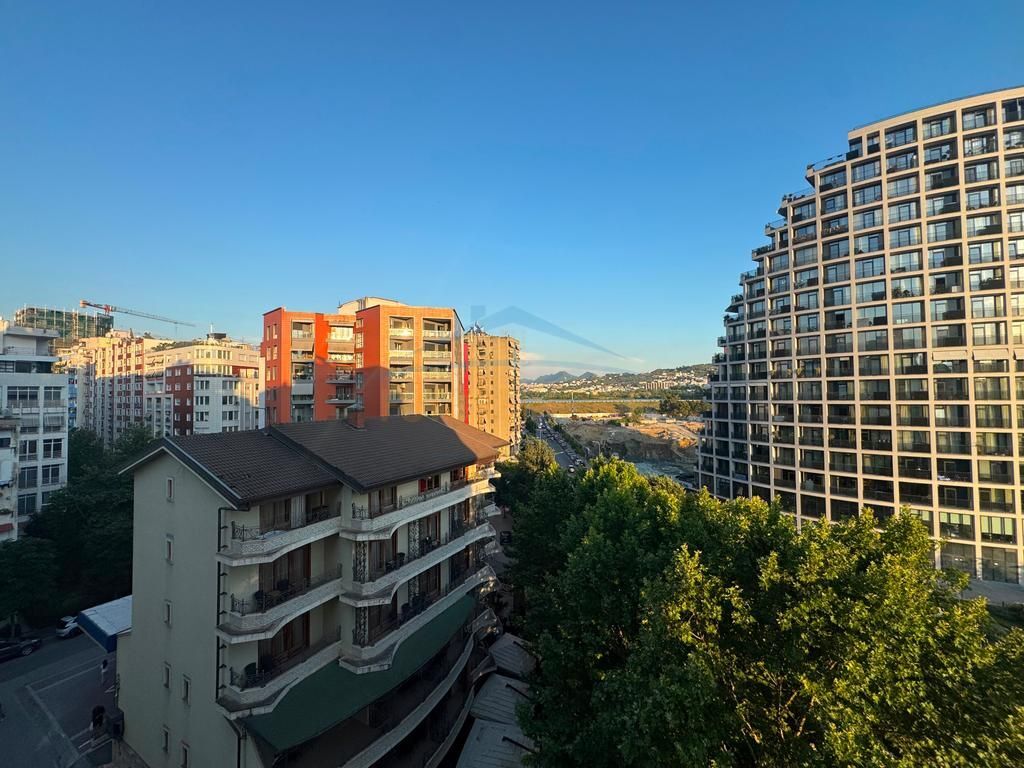 Shitet , Apartament 2+1+2 , Rruga e Kosovareve , Tirane