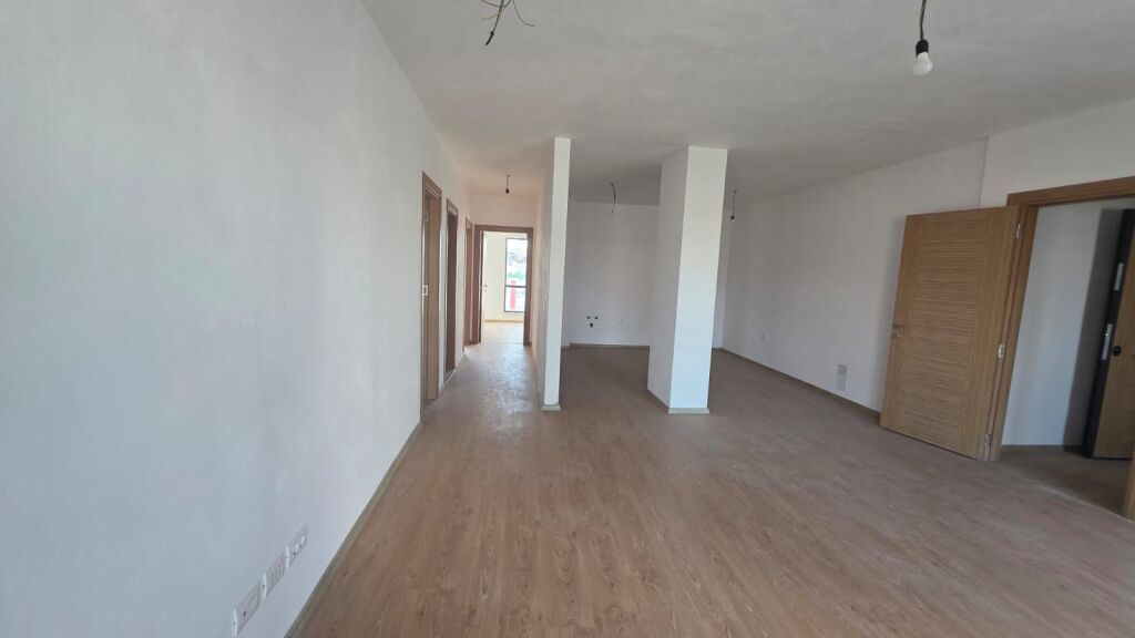 Affitto | Apartament 3 + 1 | Zgara 5 Maj | 500 €/mese
