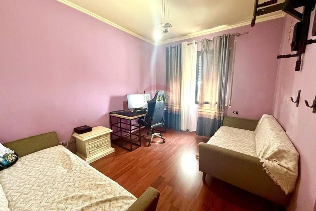 Apartament 2+1+2 për shitje – Shkolla e Bashkuar, Tiranë