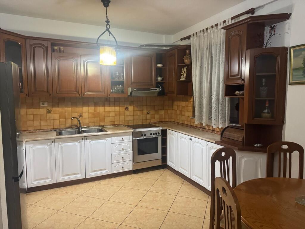 Rent | Apartament 2 + 1 | Komuna e Parisit | 500 €/month