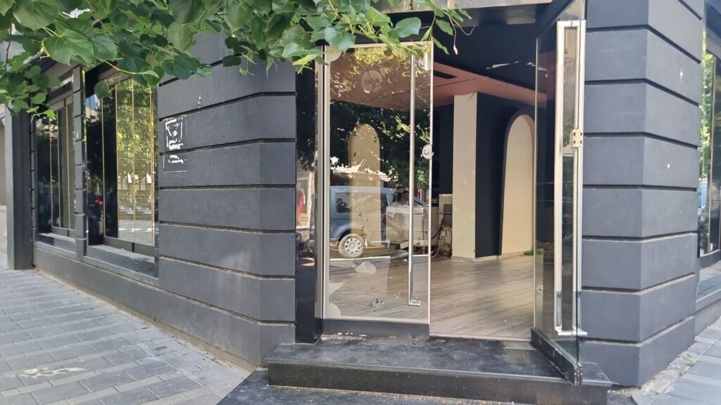 Locale in Affitto vicino a Piazza Willson! 3.000 € /Mese