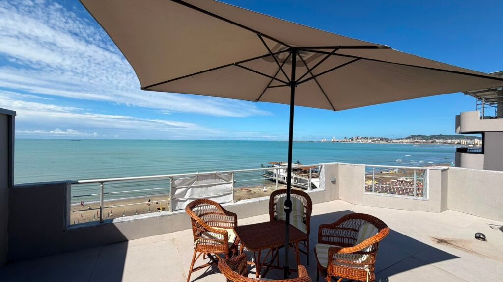 Modern 2+1 Apartment with Sea View – For Rent on the Beach, Durres