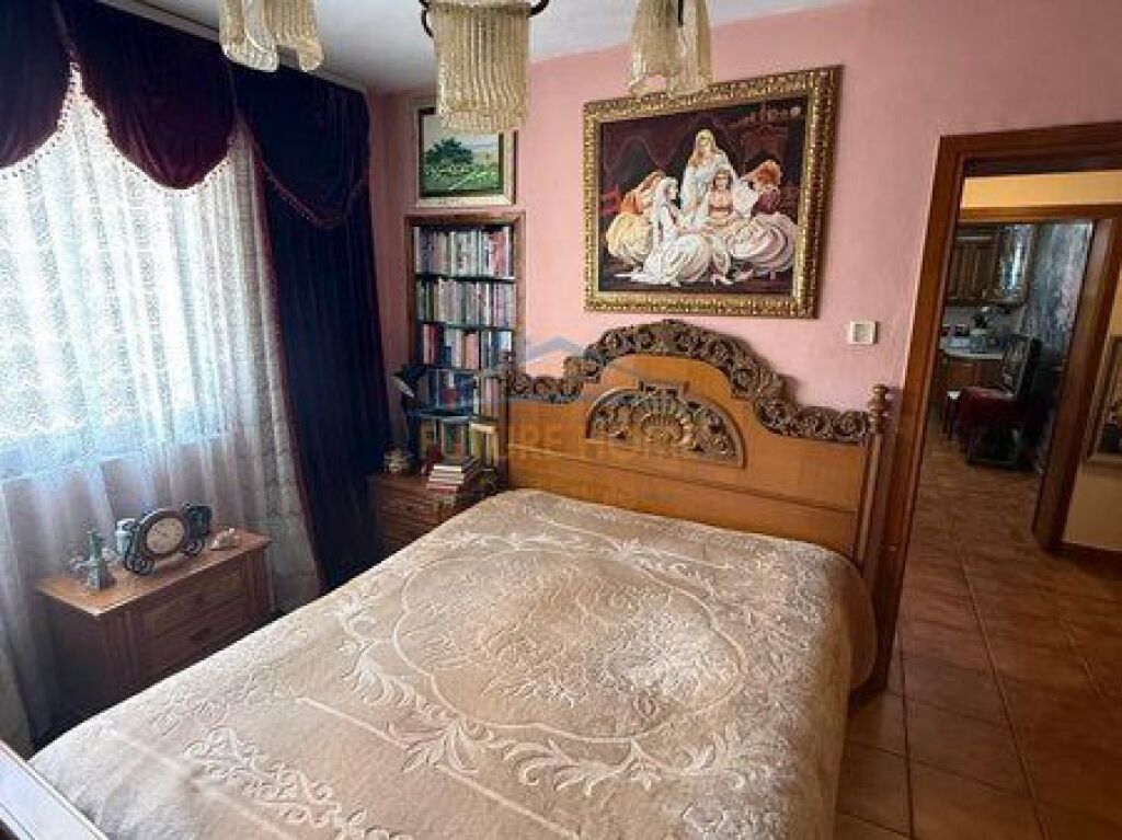 Shitet, Apartament 2+1, Materniteti i Ri, Tiranë