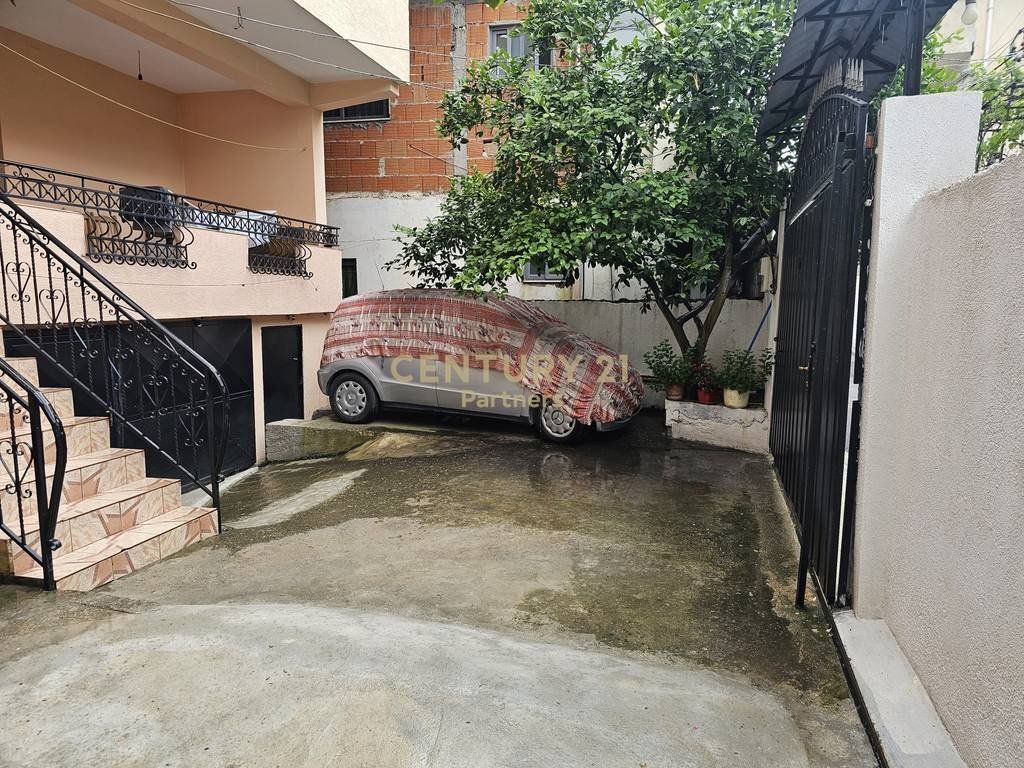 Private 2-story villa for sale on Jordan Misja street 350,000 €