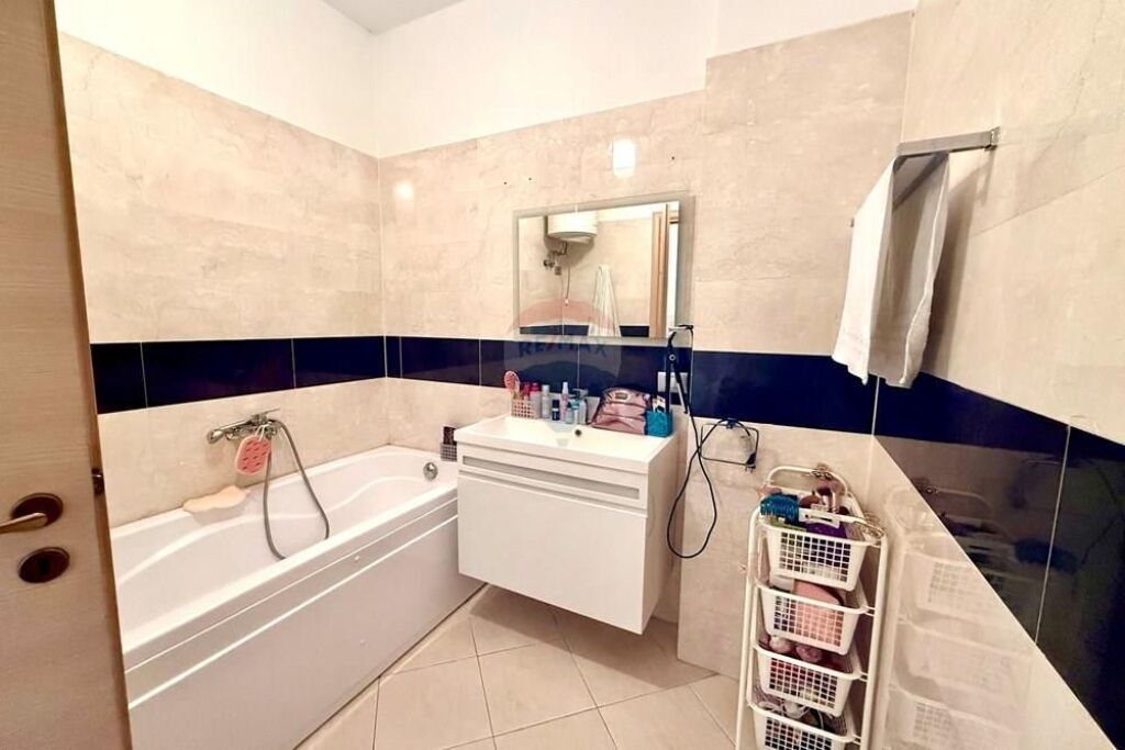 Apartament 2+1+2 për shitje – Shkolla e Bashkuar, Tiranë