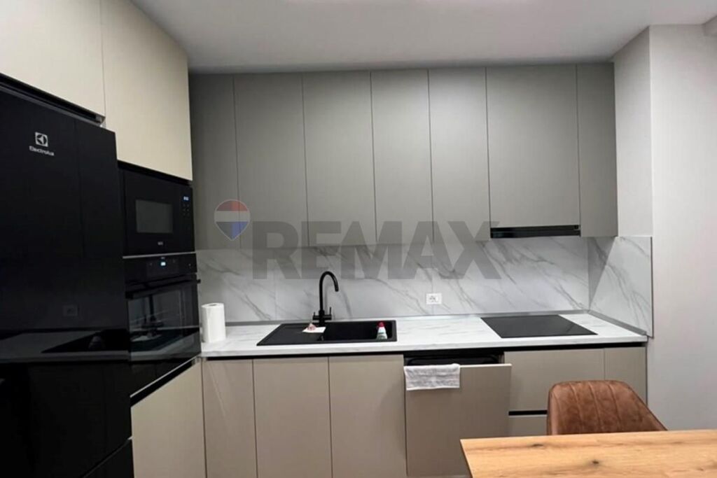 2+1+2 for rent, Univers City