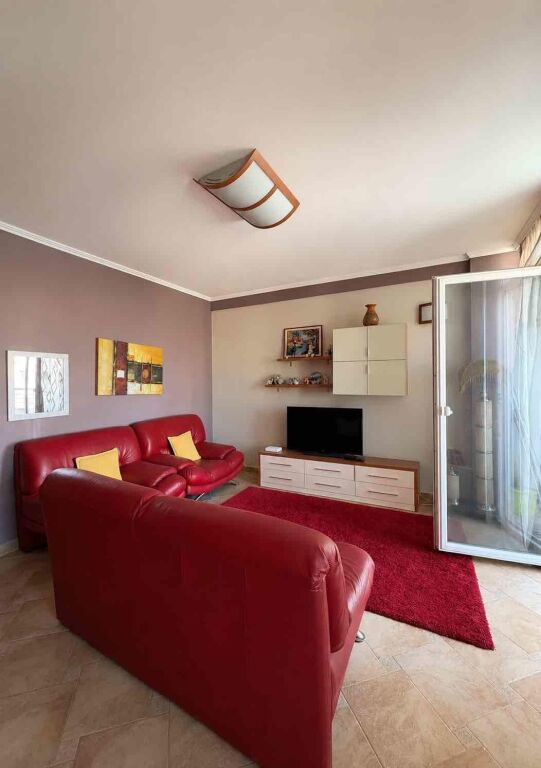 Jepet apartament me qera 1+1