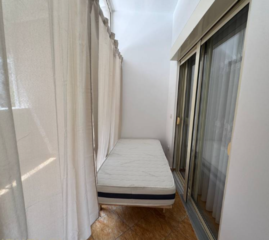 UNAZA E RE, APARTAMENT 1+1 PER QIRA, 450 €