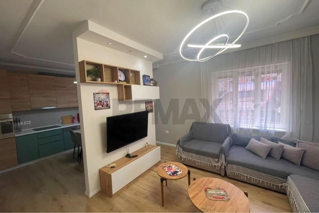 Apartment 1+1 for rent on Ferit Xhajko street!