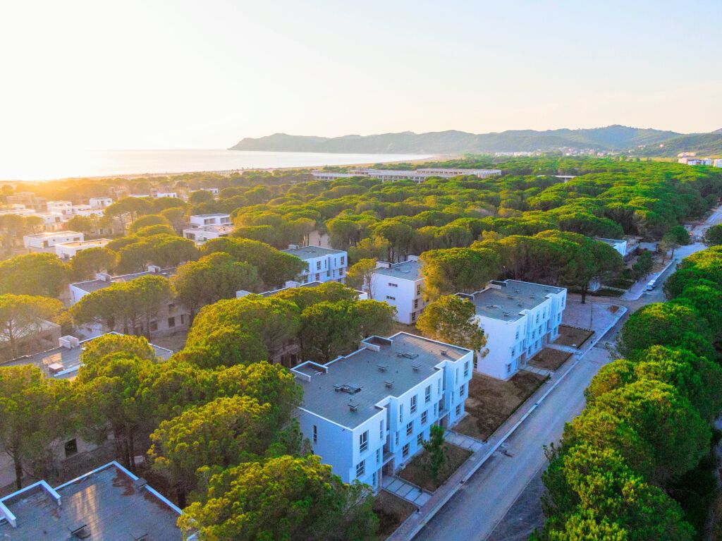 Shitet Apartament 2+1 + Oborr në San Pietro Resort – Gjiri i Lalzit!   290,000 €