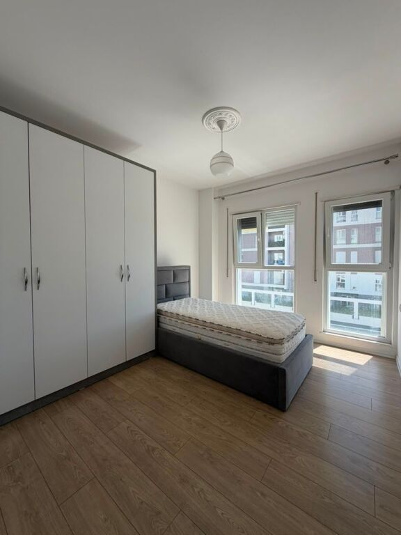 Apartament 2+1 + Parkim për Qira – Univers City