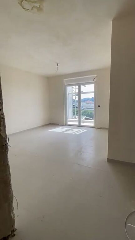 Shitet apartament ne Qeret