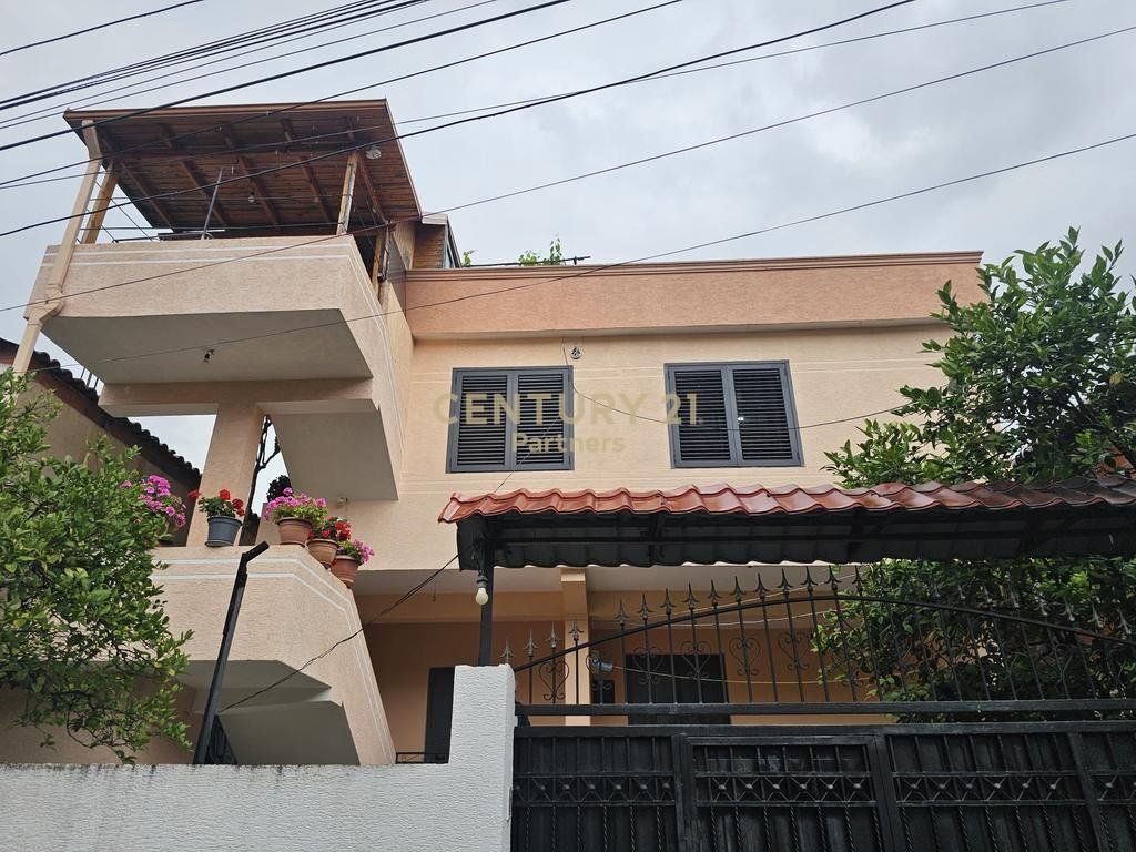 Private 2-story villa for sale on Jordan Misja street 350,000 €
