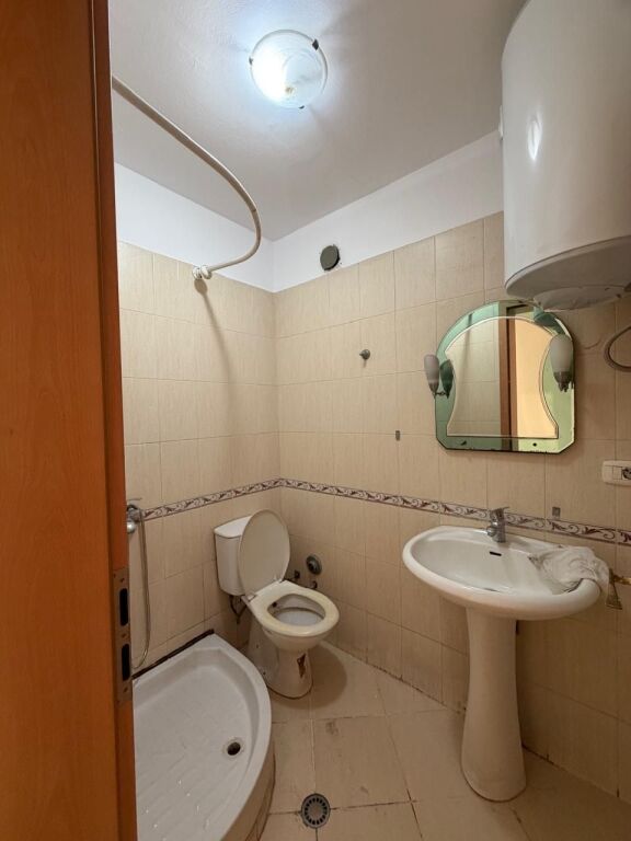 Shitet Apartament 2+1+2 te Rruga e Kavajës(Globi)