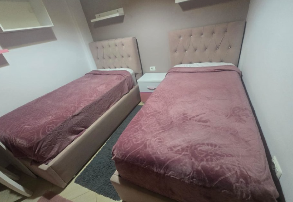 APARTAMENT 2+1 PRANE TELEFERIKUT-FRESK PER QERA