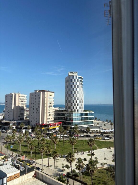 Jepet apartament me qera 1+1