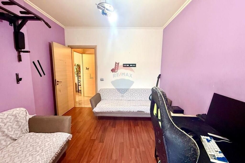 Apartament 2+1+2 për shitje – Shkolla e Bashkuar, Tiranë