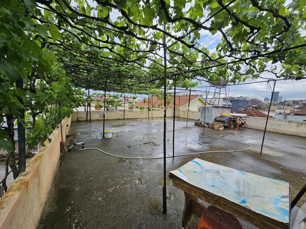 Private 2-story villa for sale on Jordan Misja street 350,000 €
