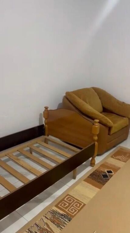 Qera | Shtëpi private 2 + 1 | Rruga Njazi Meka | 400 €/muaj
