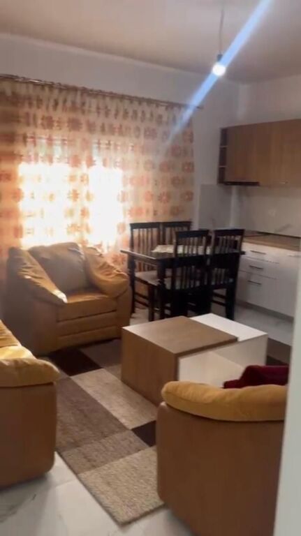 Qera | Shtëpi private 2 + 1 | Rruga Njazi Meka | 400 €/muaj