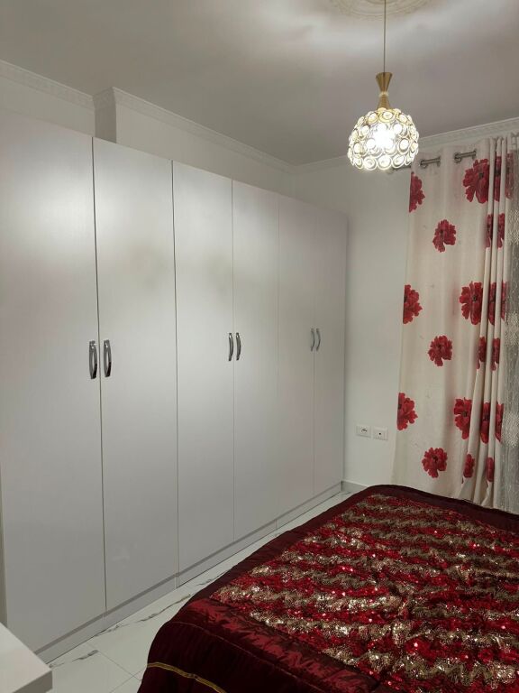 Jepet me qira 1+1 Vila L Astir 450 mije leke