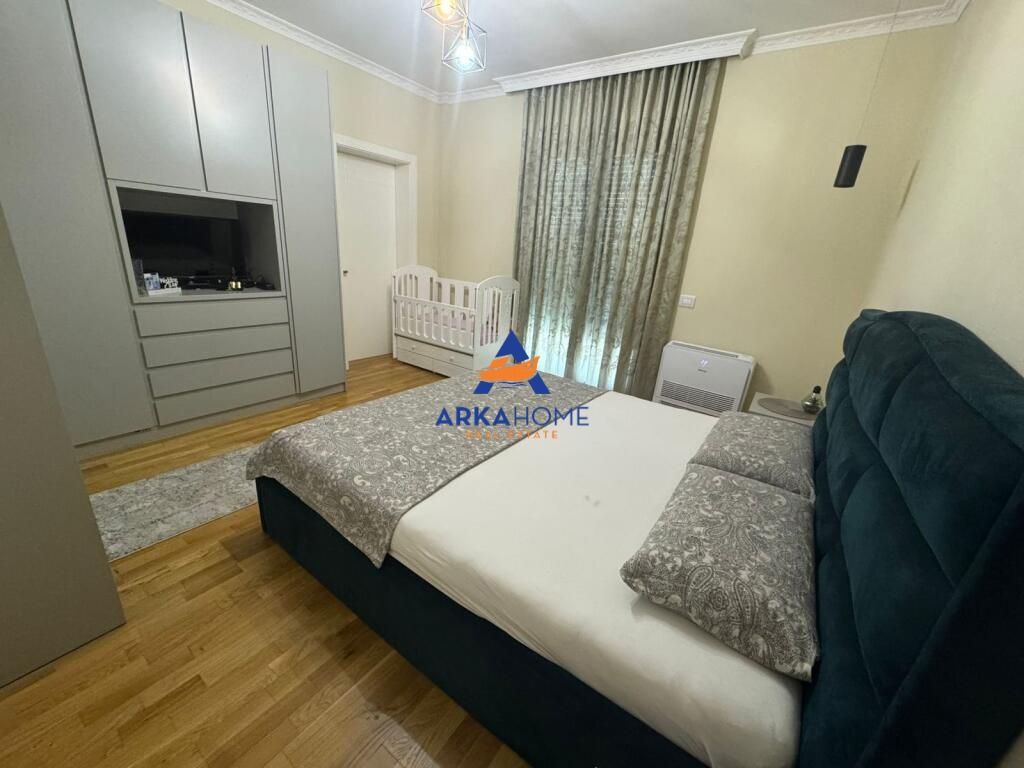 JEPET VILE ME QERA 220M2 "LAKNAS" 1500 EURO