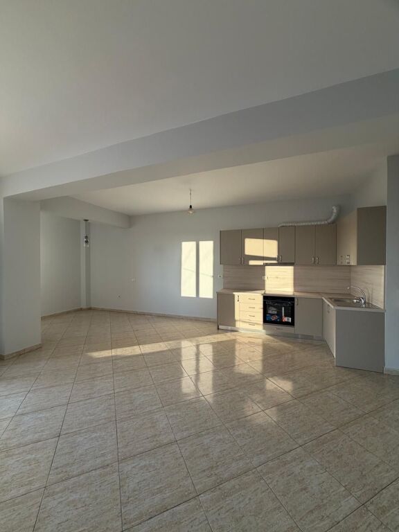 Shitet Apartament 2+1+2 te Rruga e Kavajës(Globi)