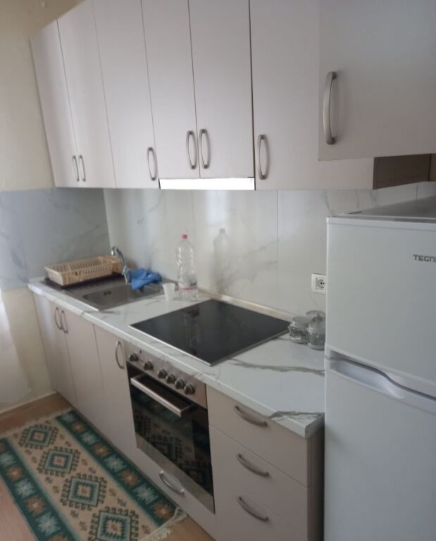 Jepet me qira apartament 2+1 tek rruga Frosina Plaku prane Report TV 450 mije leke